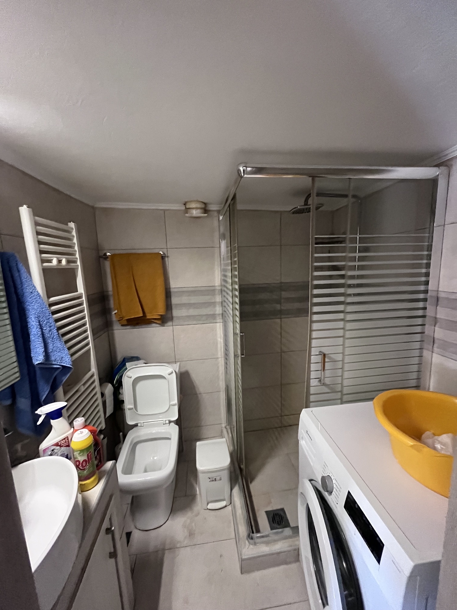 Helle, vollständig renovierte Wohnung in Sykies