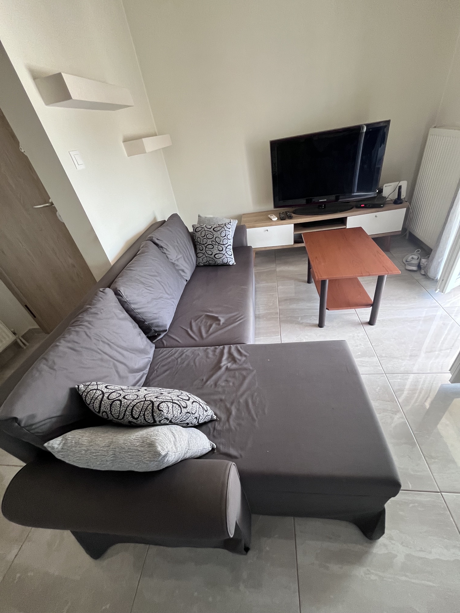 Helle, vollständig renovierte Wohnung in Sykies