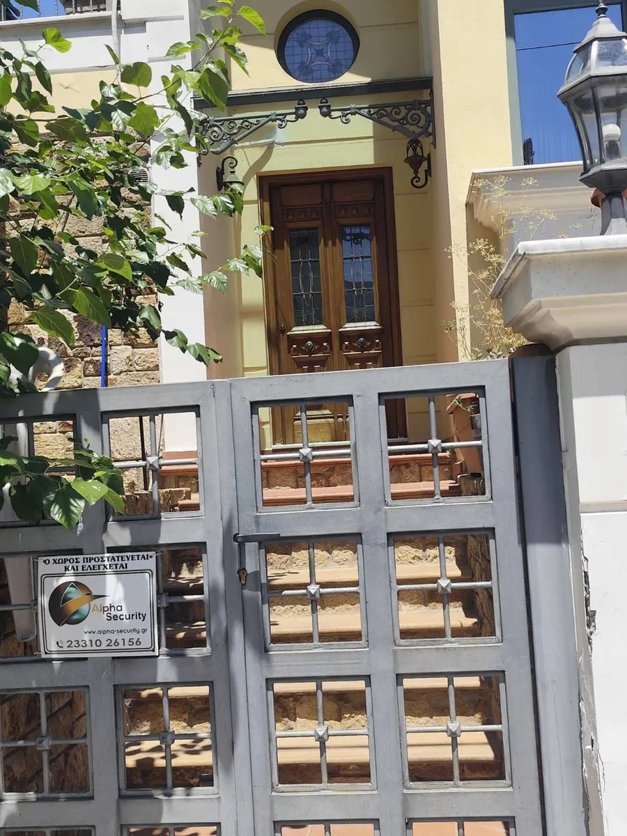 Ευρύχωρη μεζονέτα με κήπο και γκαράζ στο Πανόραμα – Βέροια